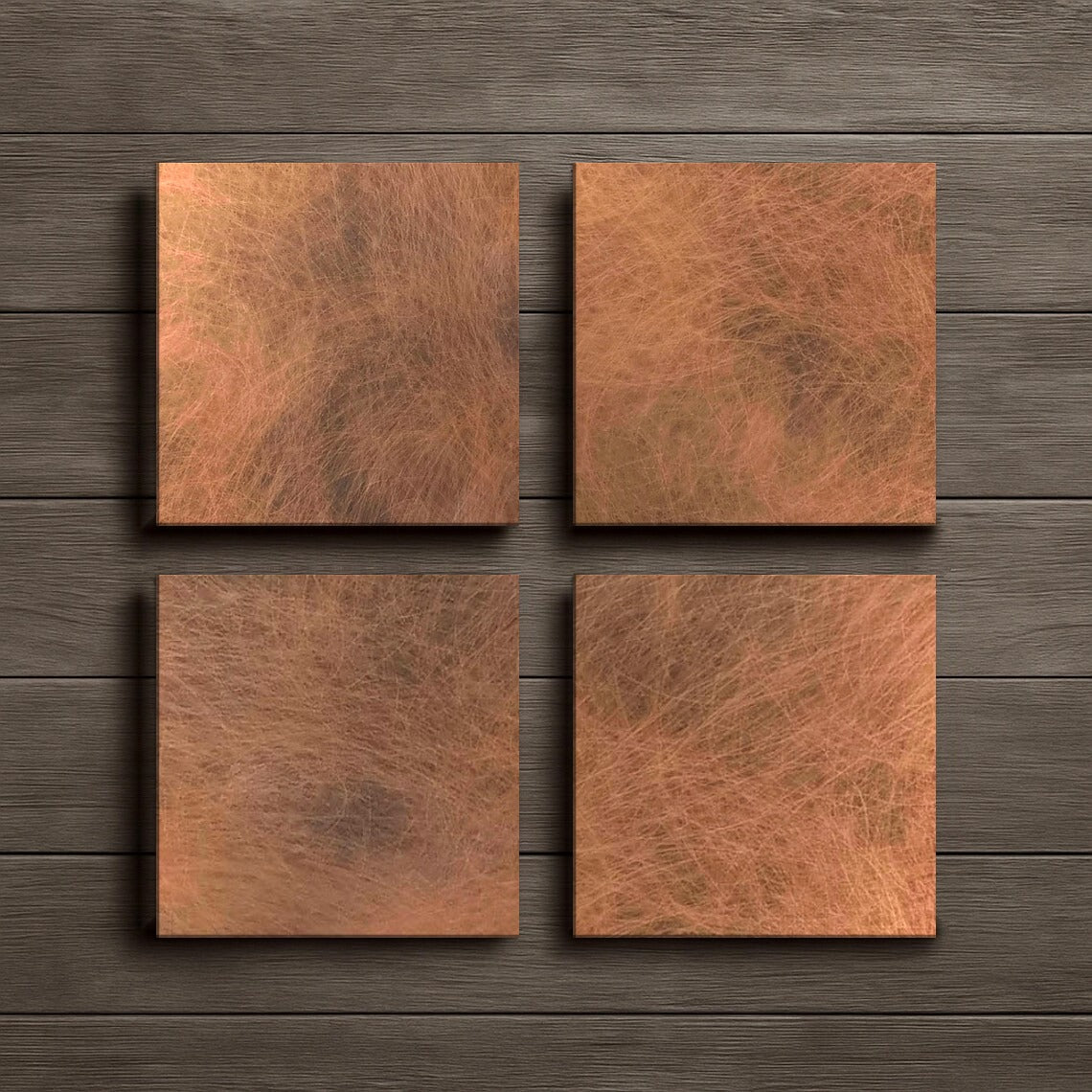 Copper Storm – 4 kwadratowe miedziane panele na ciemnej drewnianej ścianie
