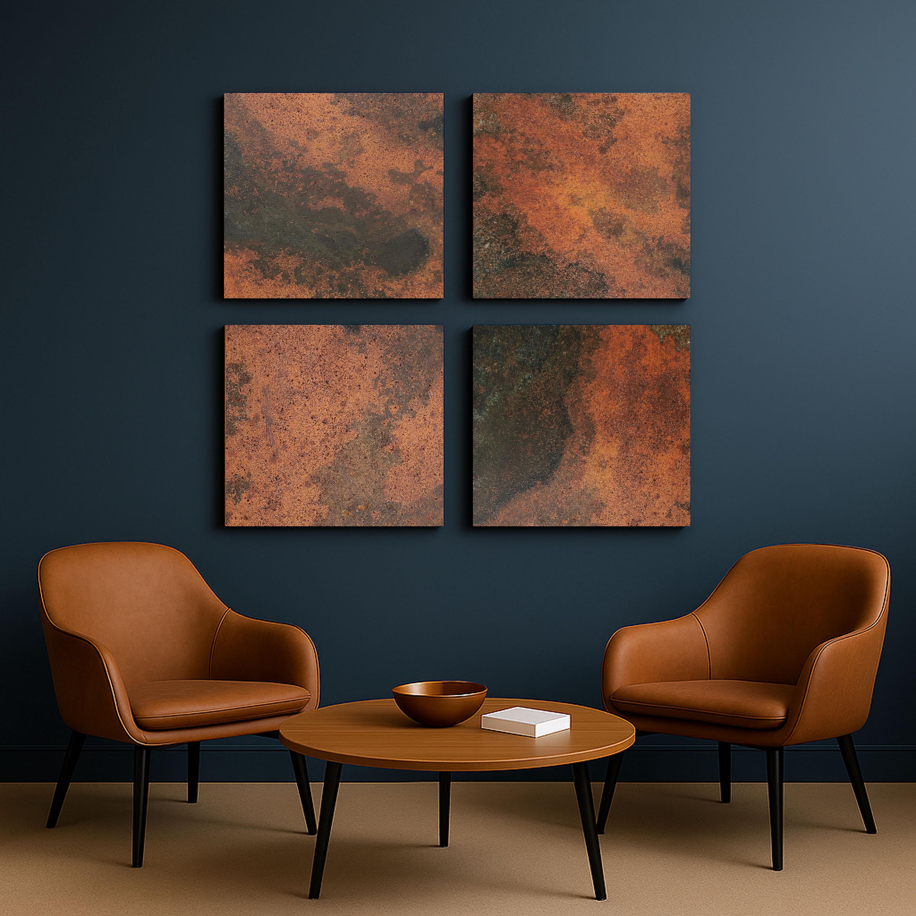 Metalowy obraz ścienny Eternal Copper Inferno z ognistą patyną w salonie