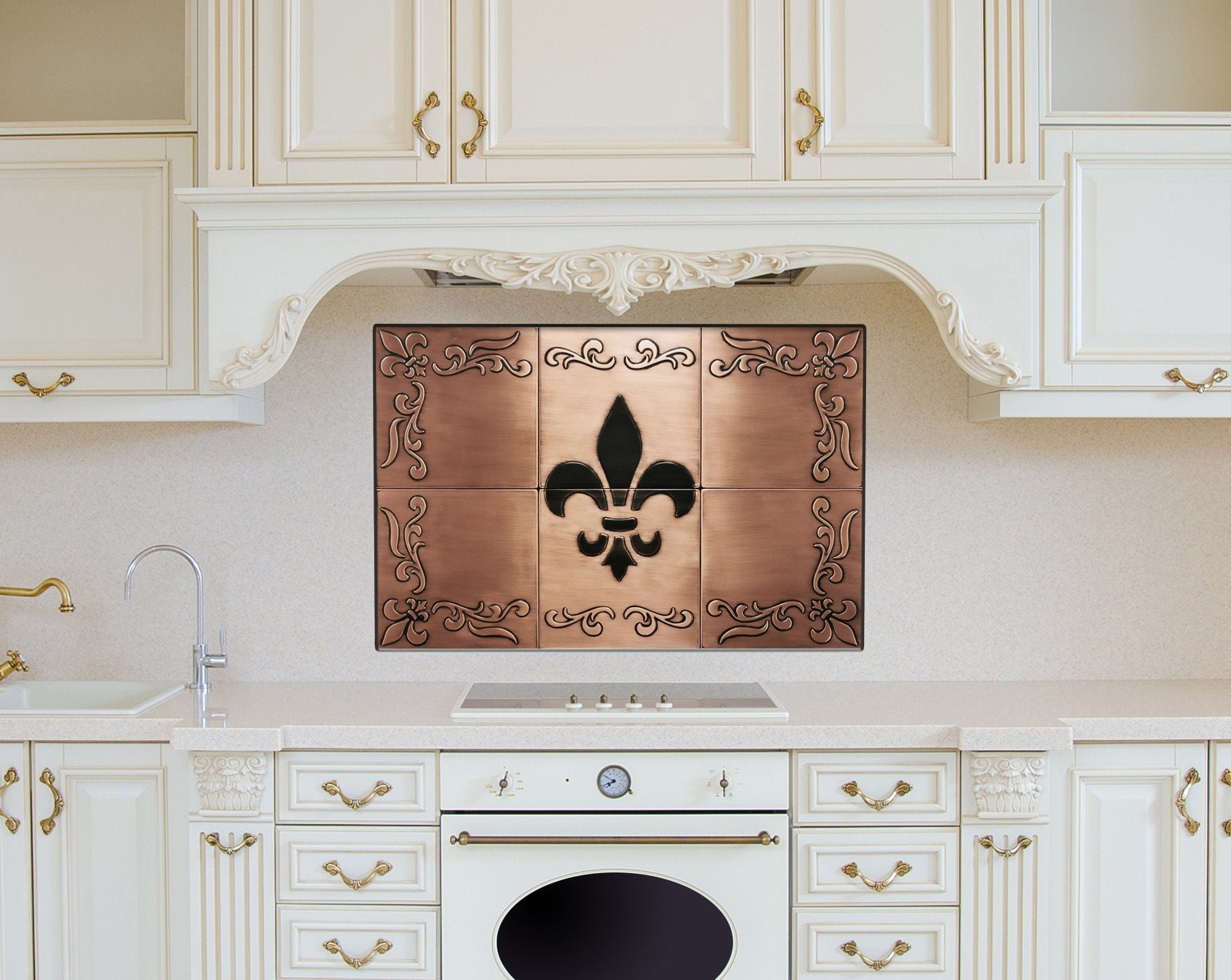 Fleur-de-Lis – Zestaw Kafli Artystycznych z Metalu – metalowy dekor ścienny nad kuchenką