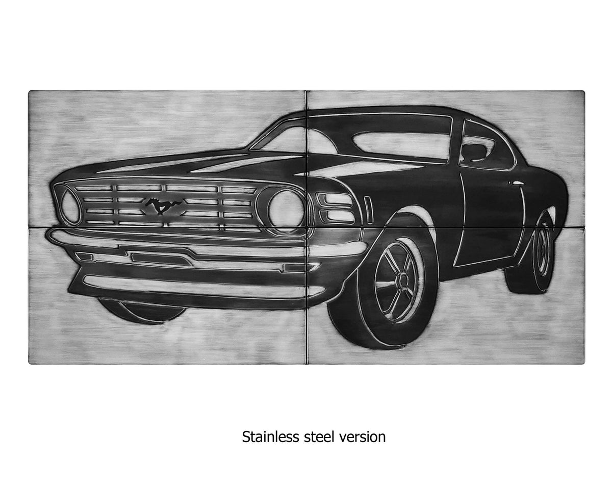 Ford Mustang 1968 ze stali nierdzewnej – 4 płytki z czarnym samochodem, srebrzysta wersja na białym tle