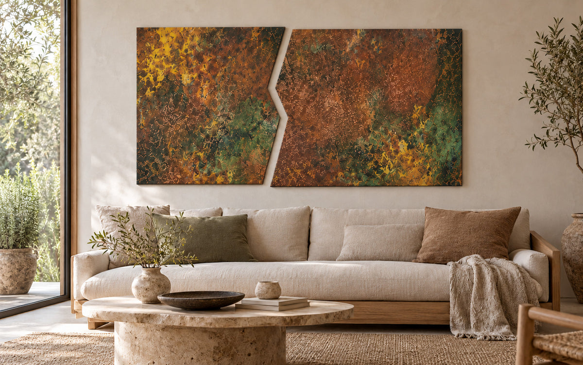 Copper Rift Savage Copper Bloom – zestaw 2 paneli z prawdziwej miedzi nad kremową sofą i trawertynowym stolikiem kawowym w jasnym salonie, wizualizacja aranżacji